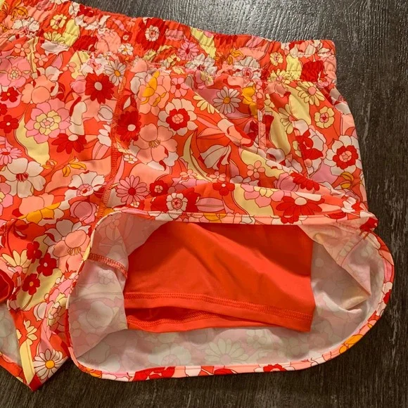 Avia Women's Running Shorts Floral Print Built-in Liner Size XL 16-18 - Picture 3 of 6